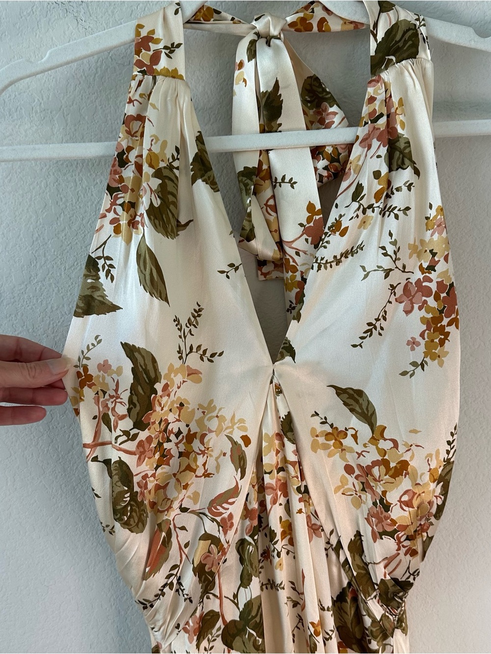 Reformation Veria Silk Halter Maxi Dress
Floral Bella SZ US 2 - Picture 3 of 8